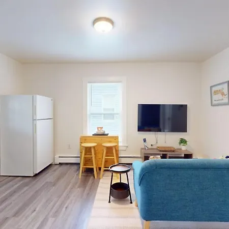 Sunny Riverside Apt Near Mit, Harvard & Red Line